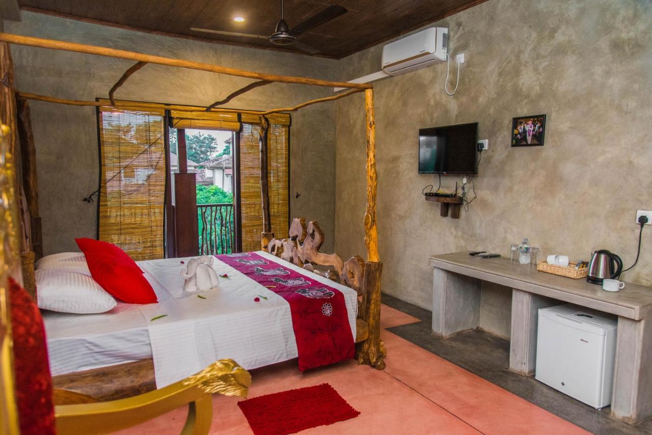 Super Queen Deluxe Room With Canal View
